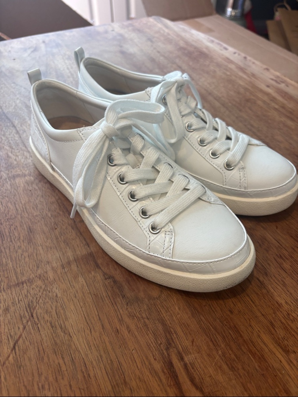Vionic “Winny”White Leather Low-Top Lace-Up Sneakers, 7.5